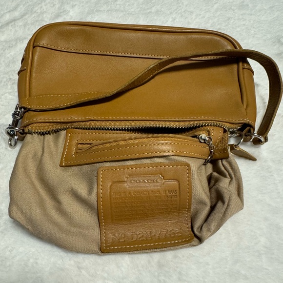 Y2K Coach Demi Hampton Rare Mini Saddle Leather TanCamel Shoulder Purse Wristlet - Picture 2 of 16